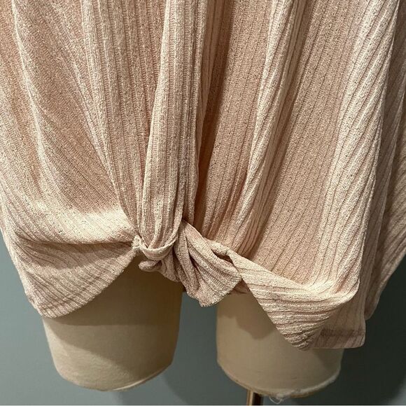 Gilli Cream Ribbed Knit Twist Front Hem Short Sleeve Top Size 1X - Picture 5 of 8